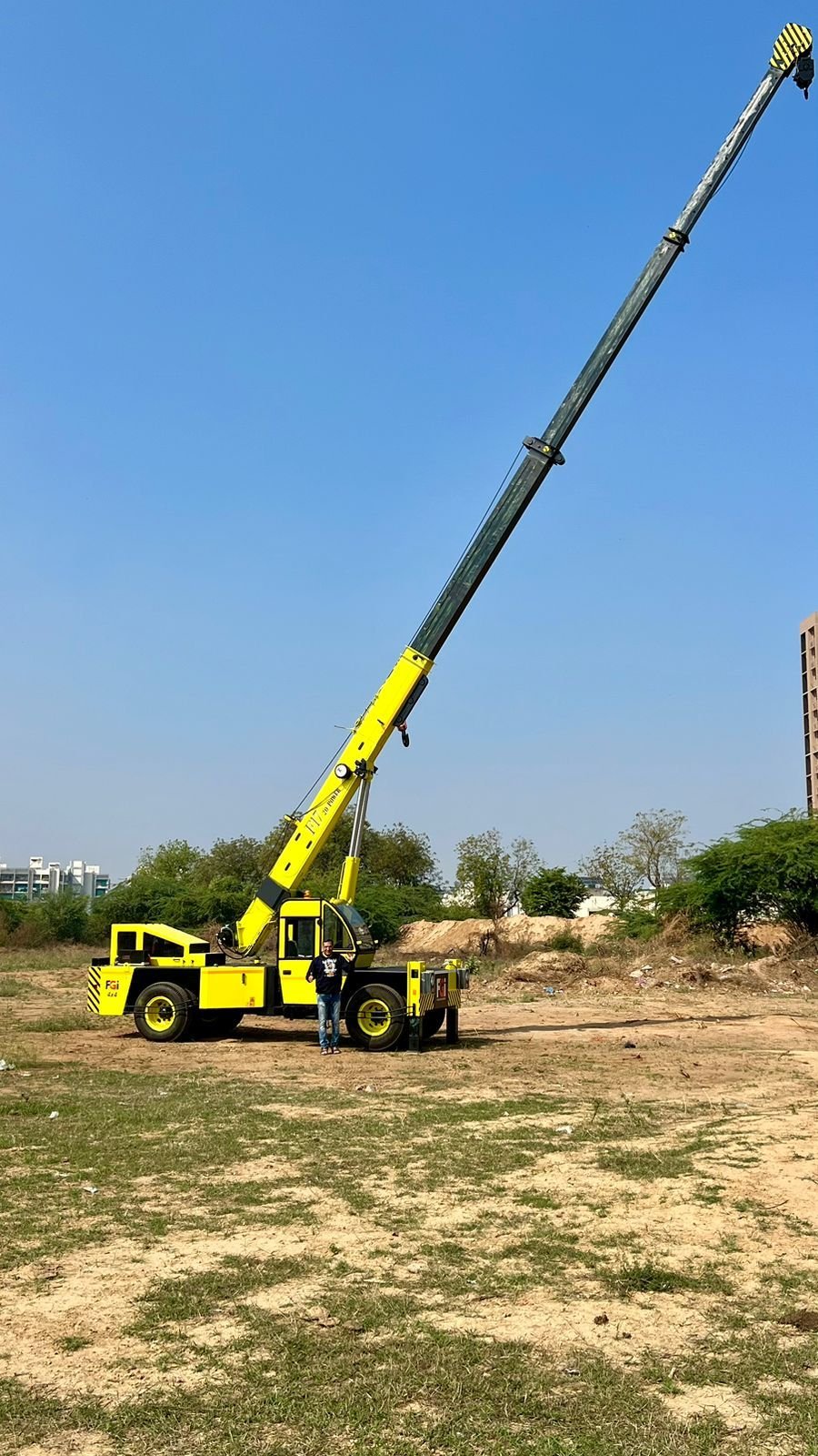 Mobile hydraulic pick-and-carry crane